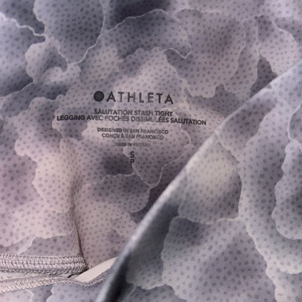 Athleta Salutation Stash Tight in Hera Abstract Grey SP Petite - Picture 7 of 7
